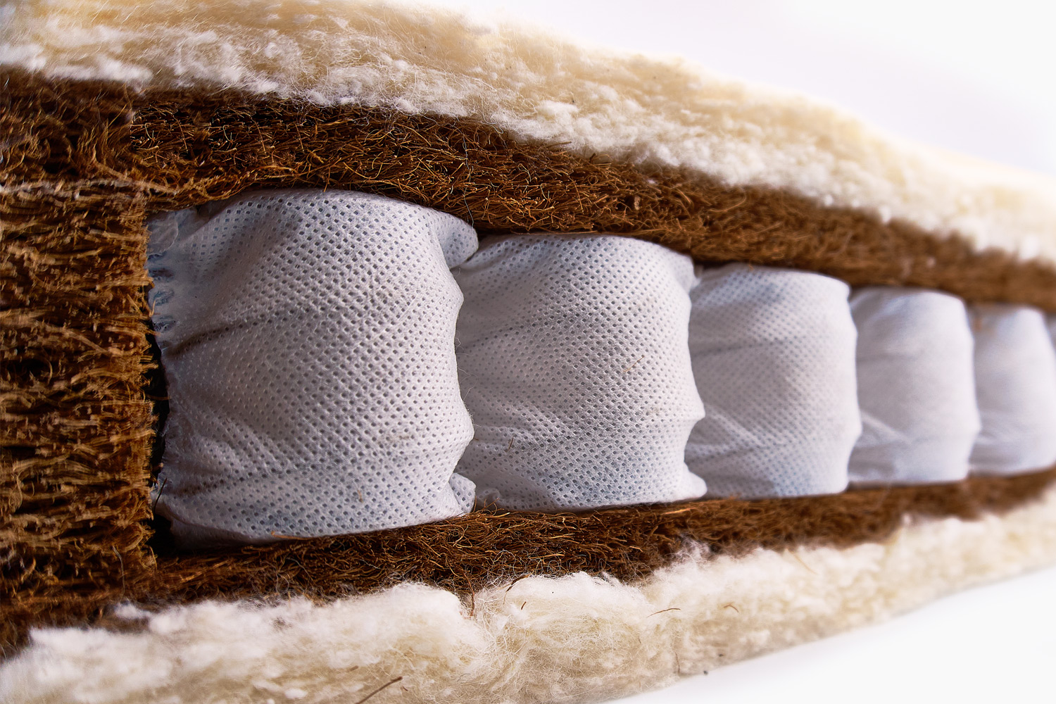 Natural coconut coir with metal pocket springs and lambswool - Image 2