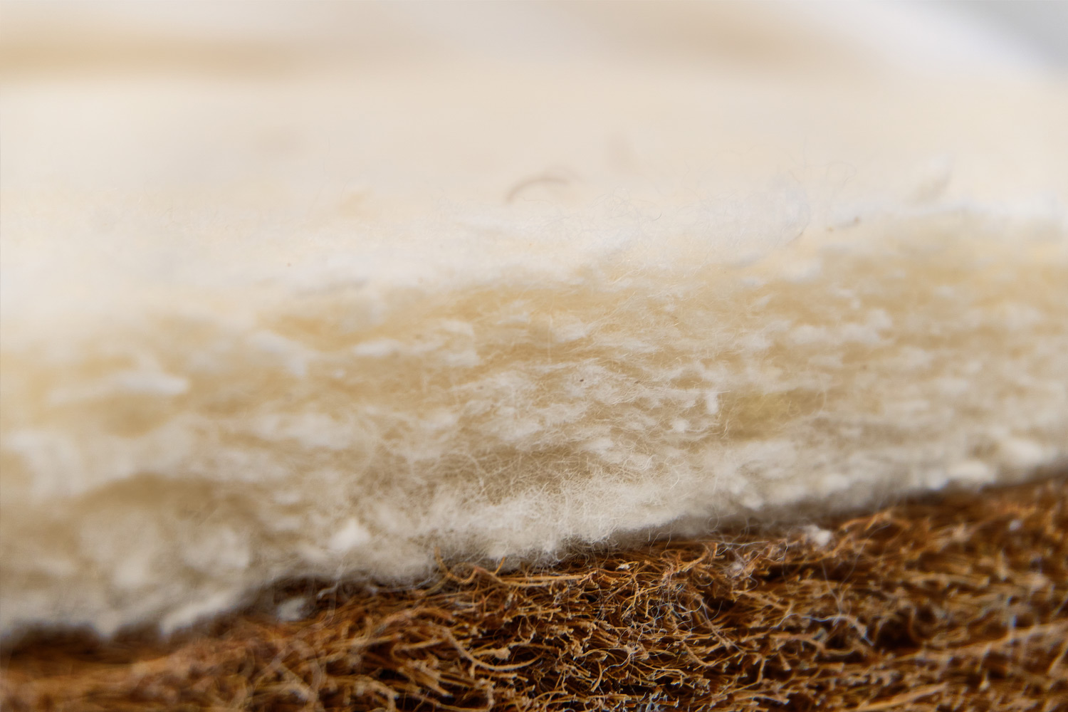 Natural coconut coir with metal pocket springs and lambswool - Image 3